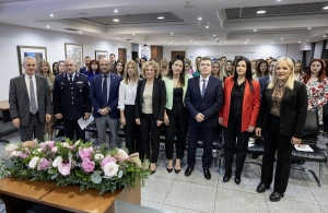 &laquo;&Alpha;&gamma;&omega;&nu;ί&sigma;&omicron;&upsilon; &gamma;&iota;&alpha; &sigma;έ&nu;&alpha;&raquo;, &tau;&omicron; &mu;ή&nu;&upsilon;&mu;ά &mu;&alpha;&sigmaf; &mu;&epsilon; &alpha;&phi;&omicron;&rho;&mu;ή &tau;&eta;&nu; &Pi;&alpha;&gamma;&kappa;ό&sigma;&mu;&iota;&alpha; &Eta;&mu;έ&rho;&alpha; &tau;&eta;&sigmaf; &Gamma;&upsilon;&nu;&alpha;ί&kappa;&alpha;&sigmaf;