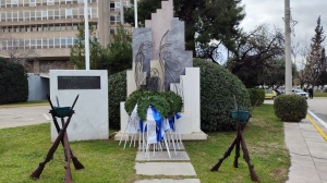 &Lambda;&epsilon;&iota;&tau;&omicron;ύ&rho;&gamma;&eta;&mu;&alpha; &pi;&rho;&omicron;&sigma;&phi;&omicron;&rho;ά&sigmaf;, &alpha;&lambda;&lambda;ά &kappa;&alpha;&iota; &lambda;&epsilon;&iota;&tau;&omicron;ύ&rho;&gamma;&eta;&mu;&alpha; &theta;&upsilon;&sigma;ί&alpha;&sigmaf;