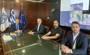 &Sigma;&upsilon;&nu;ά&nu;&tau;&eta;&sigma;&eta; &mu;&epsilon; &tau;&omicron;&nu; &Upsilon;&pi;&omicron;&upsilon;&rho;&gamma;ό &Pi;&rho;&omicron;&sigma;&tau;&alpha;&sigma;ί&alpha;&sigmaf; &tau;&omicron;&upsilon; &Pi;&omicron;&lambda;ί&tau;&eta;