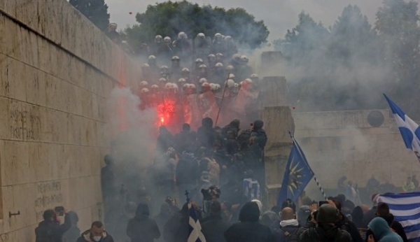 Απαλλάξτε την κοινωνία από το όνειδος των «κουκουλοφόρων»